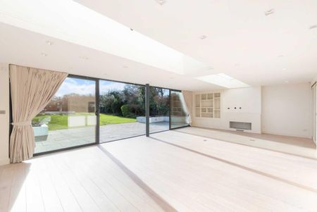 5 bedroom detached house to rent - Photo 2