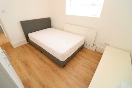 Room in a Shared Flat, Auckland House, W12 - Photo 2