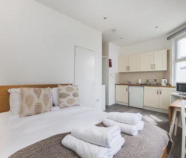 Studio to rent - Photo 2