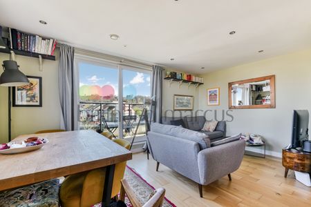 South Croydon, Sanderstead Hill - Photo 2