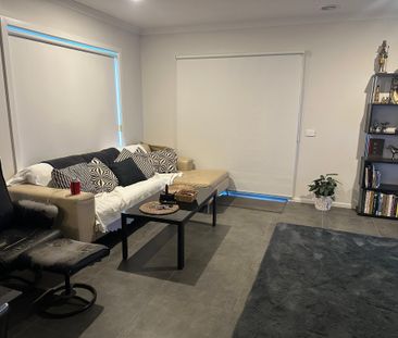 Cranbourne East - Photo 2