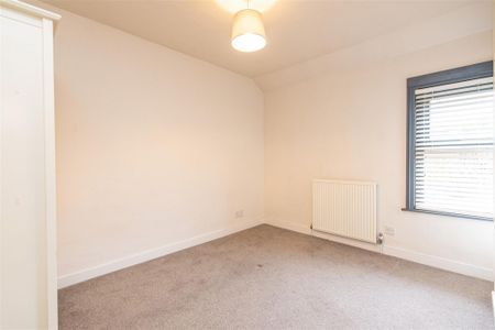 2 bed House - Mid Terrace To Let - Photo 3