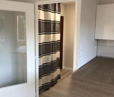 Loue STUDIO entièrement rénové proche Ecole Saint Luc - Photo 2