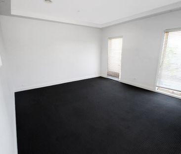 LARGE HOME WITH PLENTY OF SPACE FOR ALL TO ENJOY! - Photo 5