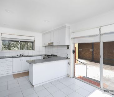 Spacious Family Home! - Photo 5