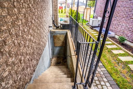 For Lease - 229 Baker Avenue, Richmond Hill, Ontario - Photo 2