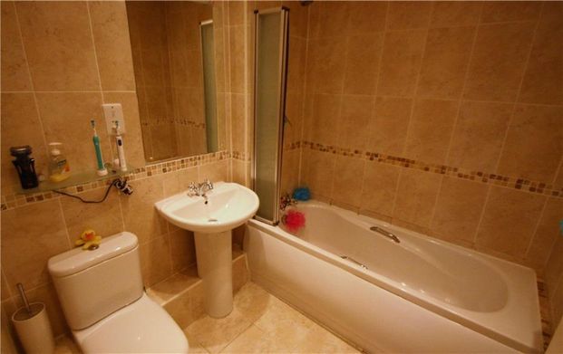 Alexandra Gardens, Woking - 2 bedrooms Property for lettings - Seymours - Photo 1