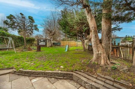 4 Bed Semi-Detached House, Lincoln Road, E13 - Photo 5