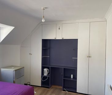 Room in a Shared House, Sturgess Avenue, NW4 - Photo 2