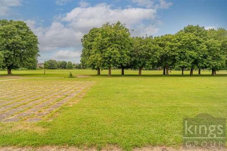 Cobham Close, Enfield, EN1 - Photo 2