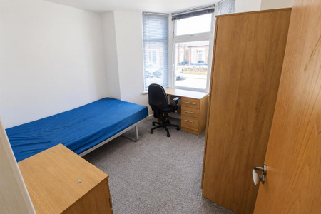 6 bedroom private hall to rent - Photo 4