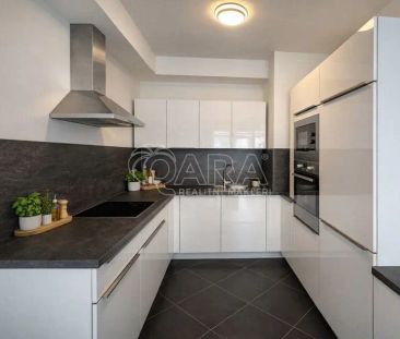 Částečně vybavený byt s balkonem, sklepem, komorou garážovým stáním - Photo 4