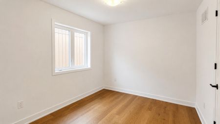 For Lease - 26 McAush Street, Barrie, Ontario - Photo 2