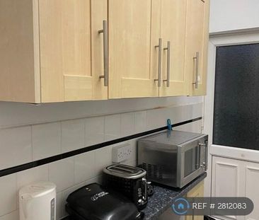 1 bedroom in a house share to rent - Photo 6