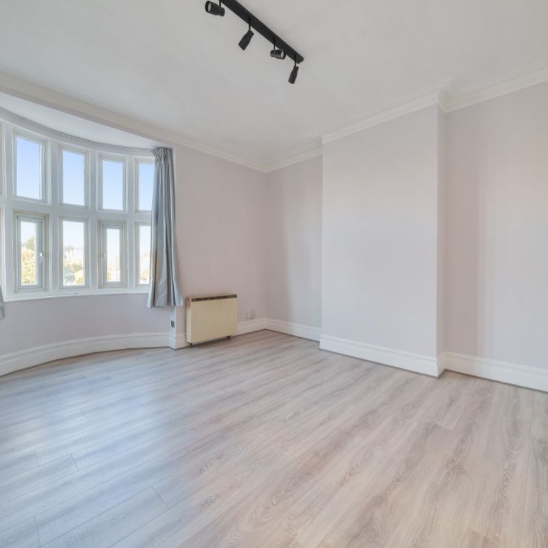 High Street, London, W3 - Photo 1