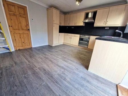 3 bedroom semi-detached house to rent - Photo 5