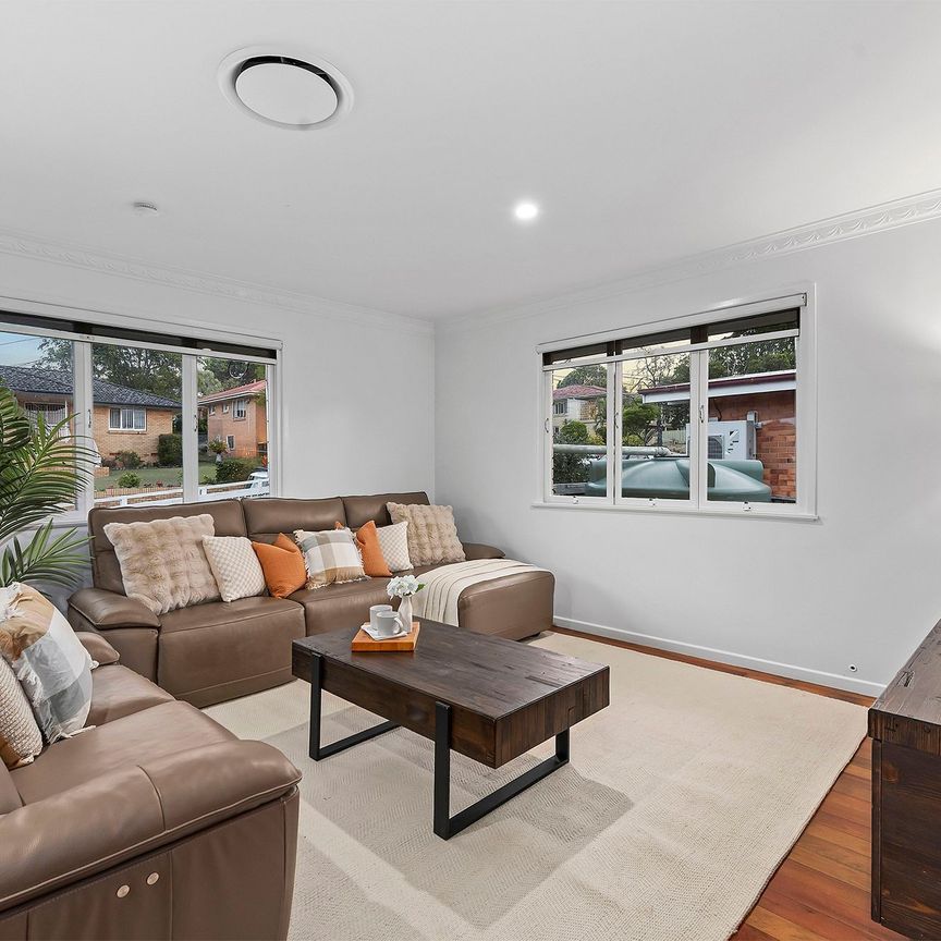 7 Dalgety Street, Mount Gravatt East QLD 4122 - House For Rent | Domain - Photo 1