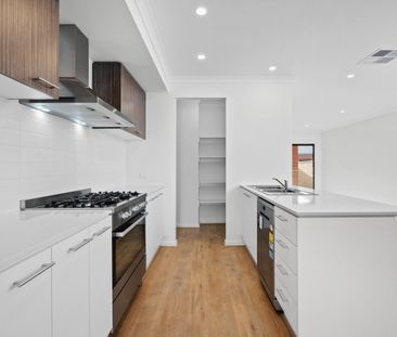 A Lifetime Of Style - Photo 2