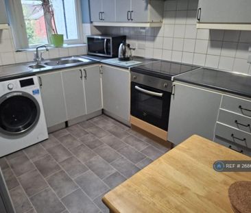 1 bedroom in a flat share to rent - Photo 4