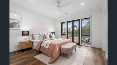 BAYSIDE LUXURY | STYLE AND CONVENIENCE | VERY LOW MAINTENANCE YARD - Photo 3