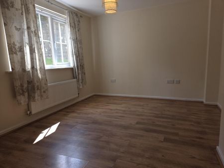 2 bedroom ground floor flat to rent - Photo 3