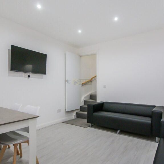 4 bedroom terraced house to rent - Photo 1
