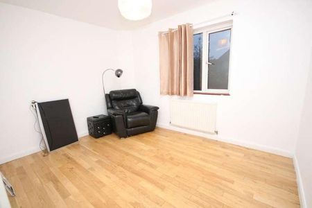 Green Court, Edgware, Middlesex, HA8 - Photo 3