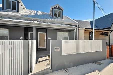 ULTRA MODERN LIVING - BEAUTIFULLY APPOINTED - Photo 3