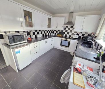 2 bedroom semi-detached house to rent - Photo 3
