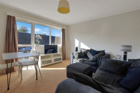 A one bedroom, first floor apartment, with resident’s parking, located within a pleasant cul-de sac, in the sought-after village of Great Shelford. Close to local village amenities and local train station. - Photo 3