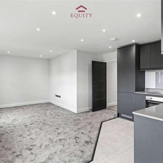 Bullsmoor Lane, Enfield, EN3 - Photo 1