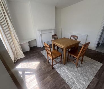 2 bedroom end of terrace house to rent - Photo 3