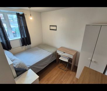 Room in a Shared House, Scotswood Walk, N17 - Photo 3