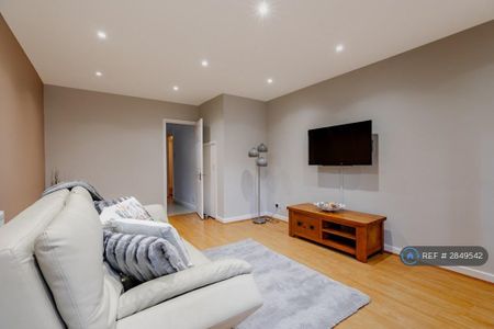 2 bedroom end of terrace house to rent - Photo 3