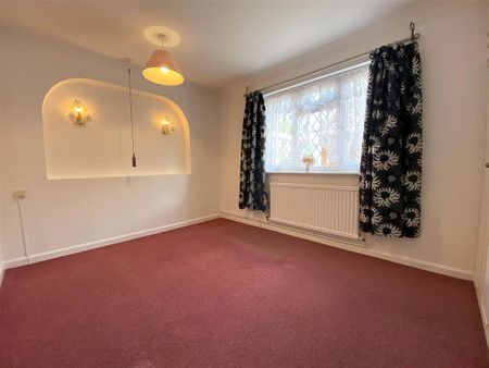 3 bedroom detached bungalow to rent - Photo 2