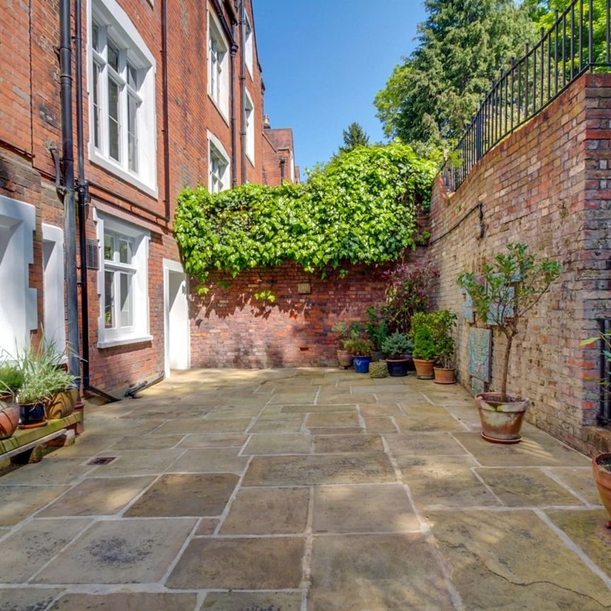 4 Bed Maisonette, The Woodlands, HA1 - Photo 1