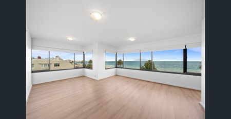 Beachfront Bliss with Mesmerising Views - Photo 3