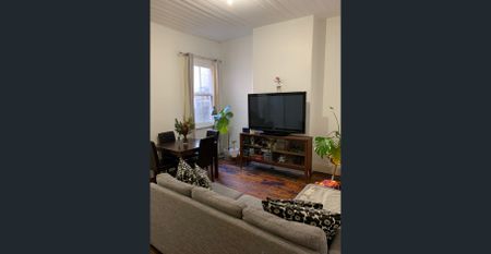 LARGE 4 BEDROOM - Photo 2