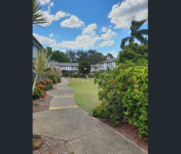 Quality townhouse in sought after estate - Photo 2