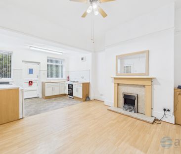 Long Lane, Garston, L19, L4, Chiltern - Photo 1