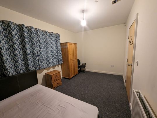 3 Bed Flat, Manchester, M15 - Photo 1