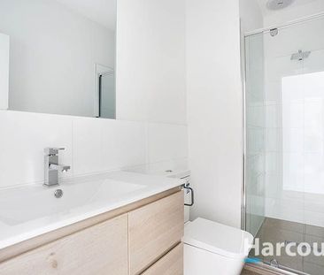 Spacious and Light-Filled 2-Bedroom Home in Mill Park - Photo 4