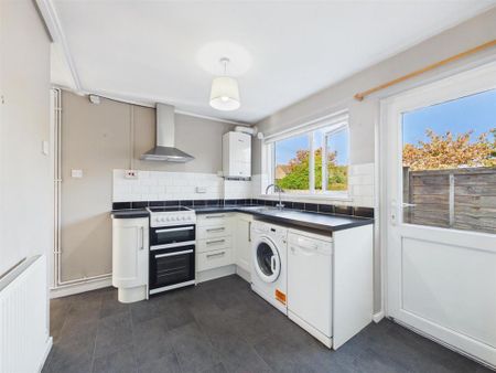 2 bedroom maisonette to rent - Photo 2
