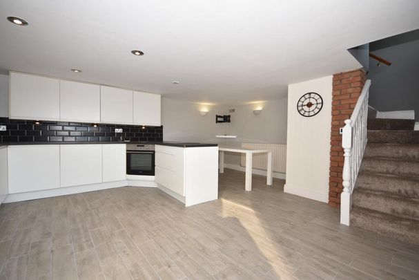 2 bedroom cottage to rent - Photo 1