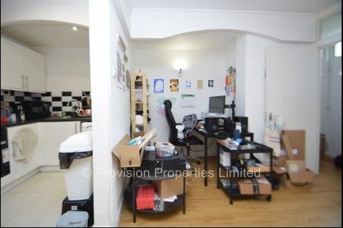 1 Bedroom Flats in Woodhouse - Photo 1