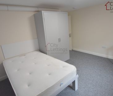 4 Bedroom Apartment - Photo 6