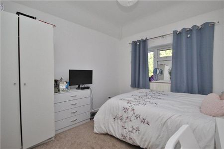 5 bedroom semi-detached house to rent - Photo 4