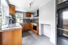 3 bedroom end of terrace house to rent - Photo 2