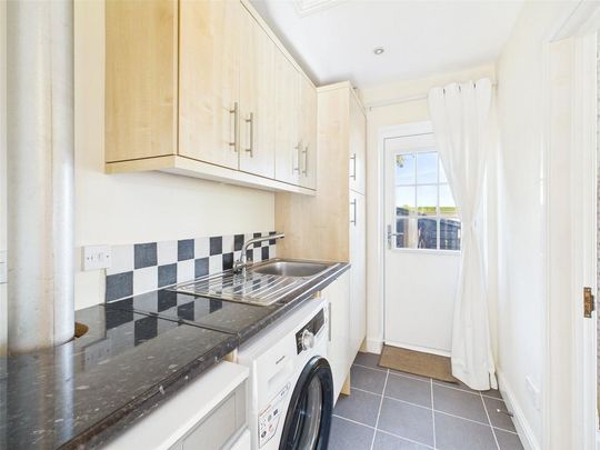 1 bedroom semi-detached house to rent - Photo 1