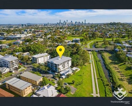 Top Floor, 2 Car and Storeroom, Park Outlook, Unbeatable Location, in this leafy pocket of Lutwyche. - Photo 3